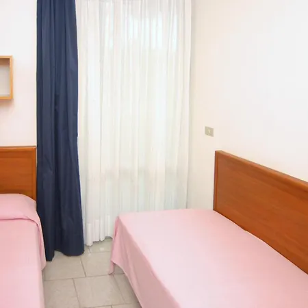 Sunny Getaway For 6 Guests In Lejlighed *