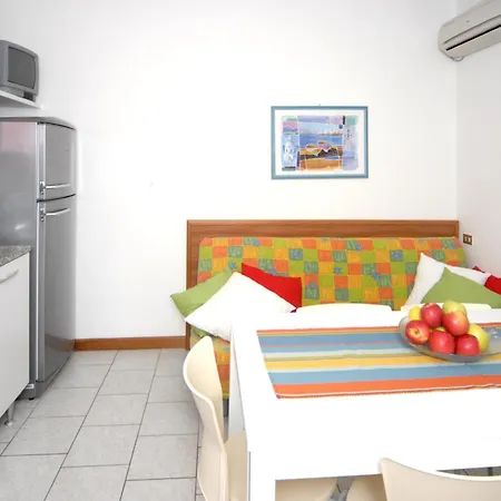Lejlighed Sunny Getaway For 6 Guests In