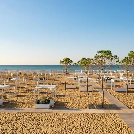 Sunny Beach Getaway For 6 Guests In Bibione Apartament
