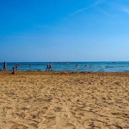 Sunny Beach Getaway For 6 Guests In Bibione Apartament Bibione