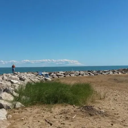 Sunny Getaway For 6 Guests In Lejlighed
