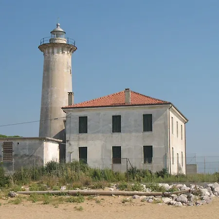 Sunny Getaway For 6 Guests In Lejlighed Bibione