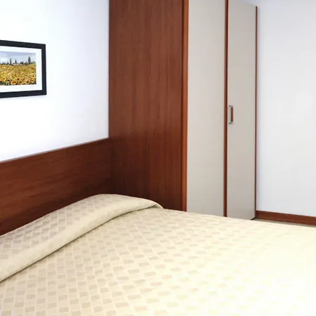 Lejlighed Sunny Getaway For 6 Guests In *