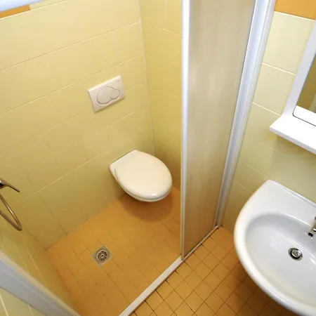 Apartment Sunny Getaway Flat With Ac In *